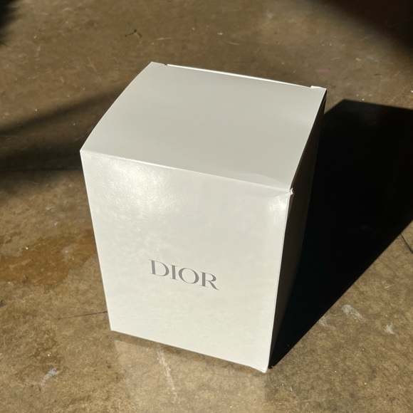 NEW Dior Beauty White Embroidered Bucket Bag with Box Limited Edition 2025 - Picture 5 of 6